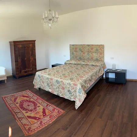 Iside Проживание в семье Целарино